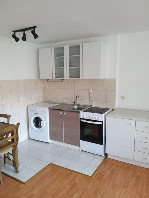 Nice Apartment On Quite Location Near City Center Split Eksteriør billede