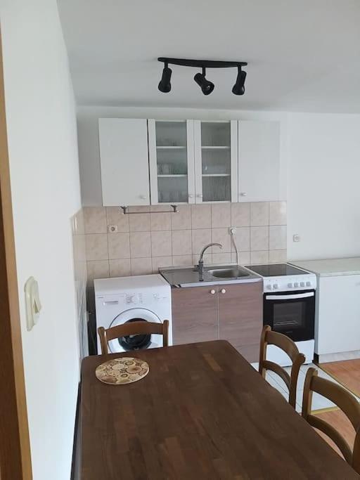 Nice Apartment On Quite Location Near City Center Split Eksteriør billede